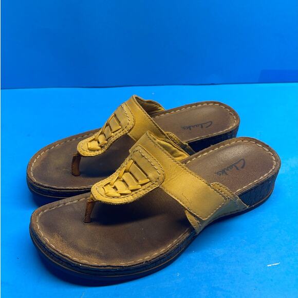 Clarks Sandals Womens 6 M Thong Yellow Leather Slip On Wedge Cork Toe Post - Picture 9 of 12